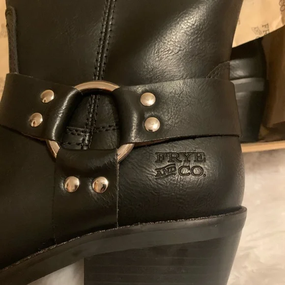 FRYE & CO. Ladies black Lorrie Harness Western boot size 9 NIB NWT - Picture 2 of 10